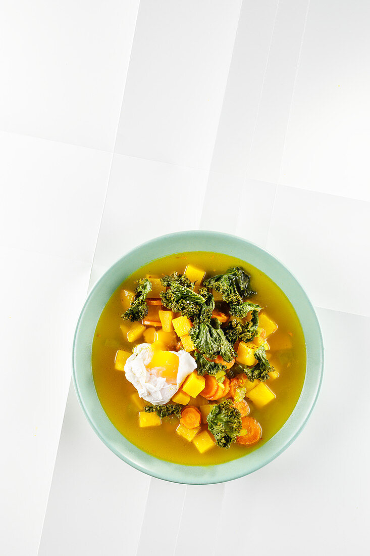 Golden vegetable soup with kale chips
