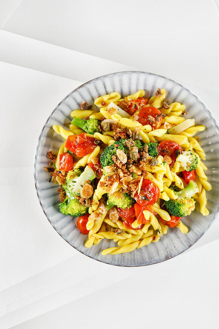 Broccoli pasta with baked tomatoes and anchovy crumbs