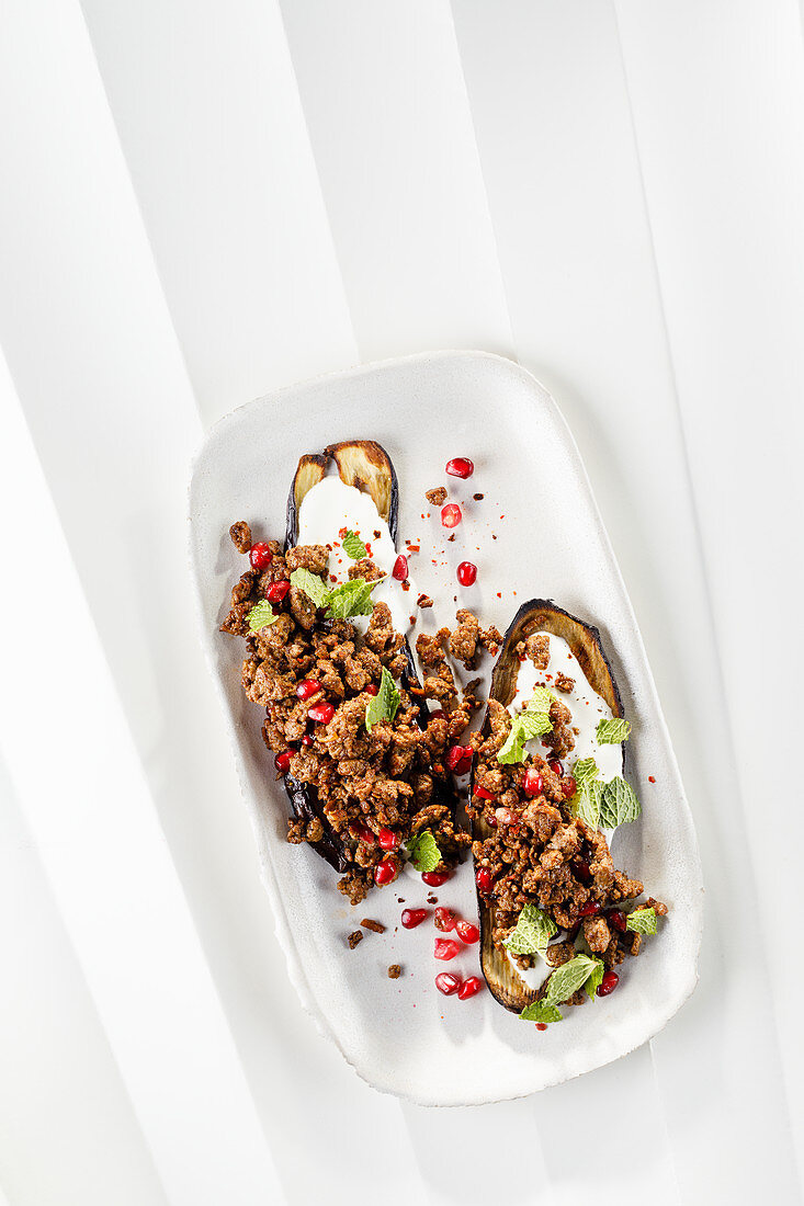 Aubergines with yoghurt and minced meat