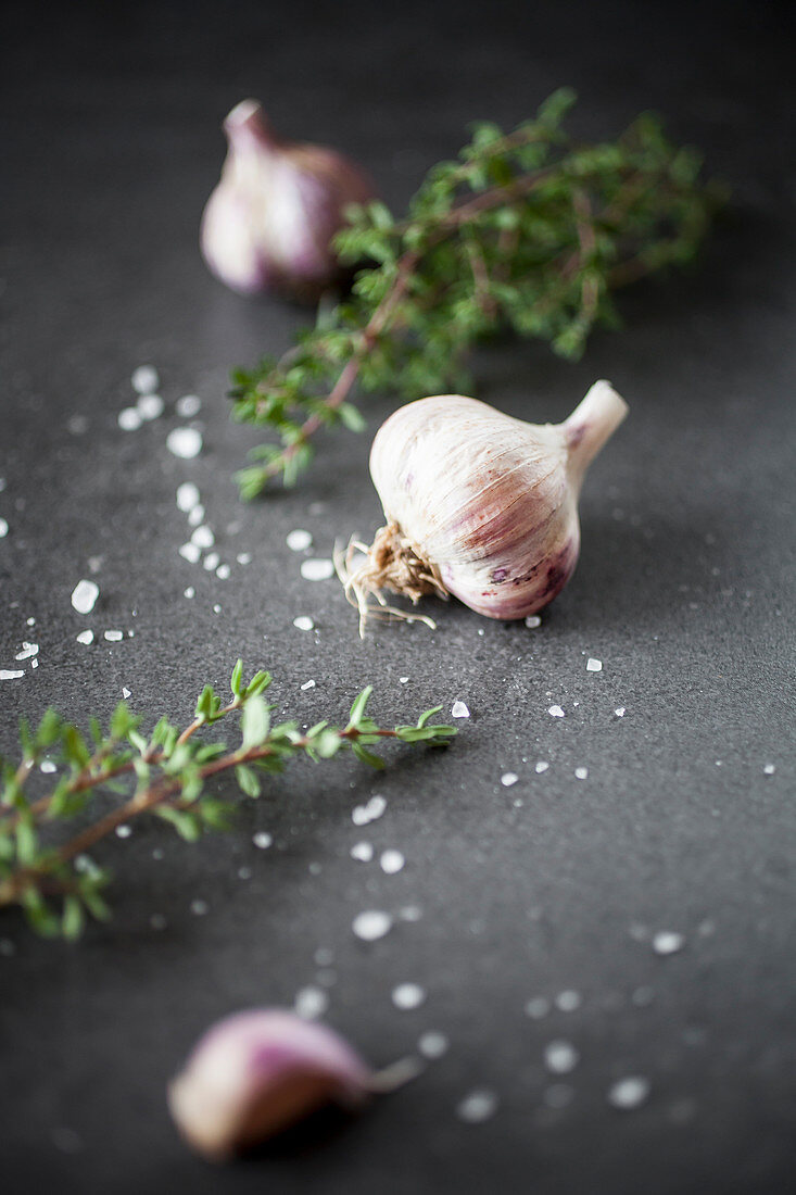 Knoblauch, Thymian und Meersalz