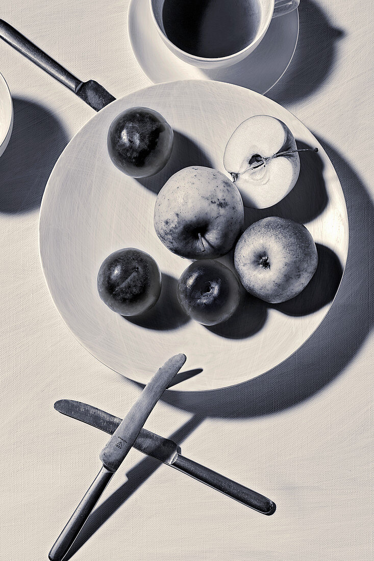Food Art: Äpfel und Messer (Inspired by Moholy Nagy)