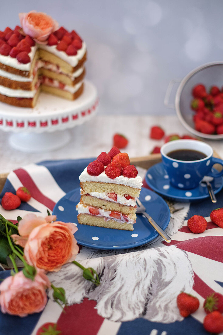 Victoria sponge cake with strawberries (England)