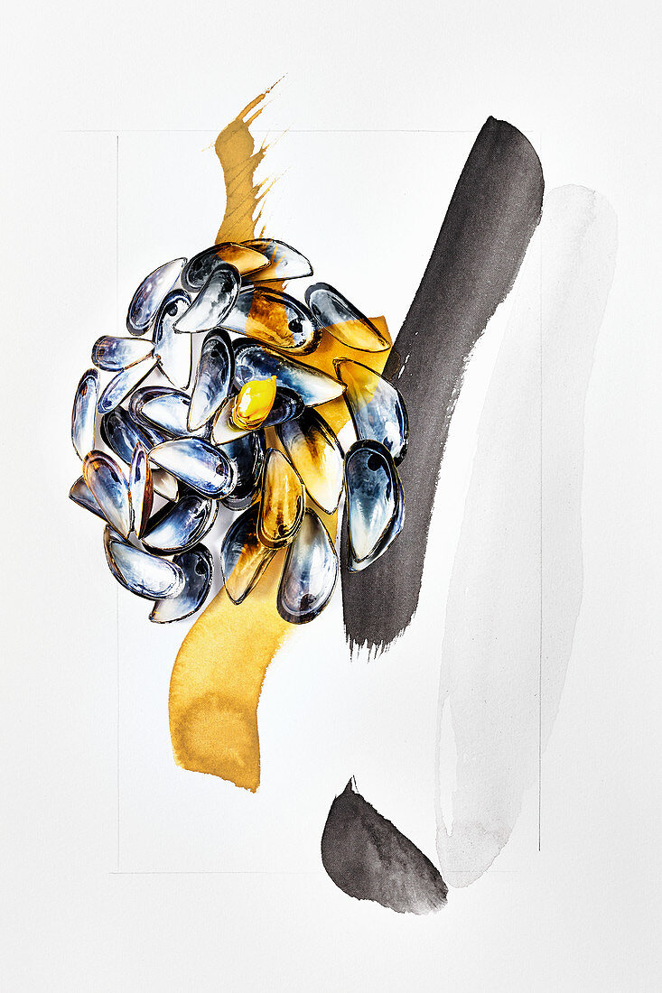 Food art: mussels (blue, gold, black)