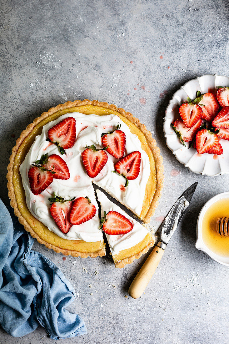 Lemon Tarte mit Erdbeeren