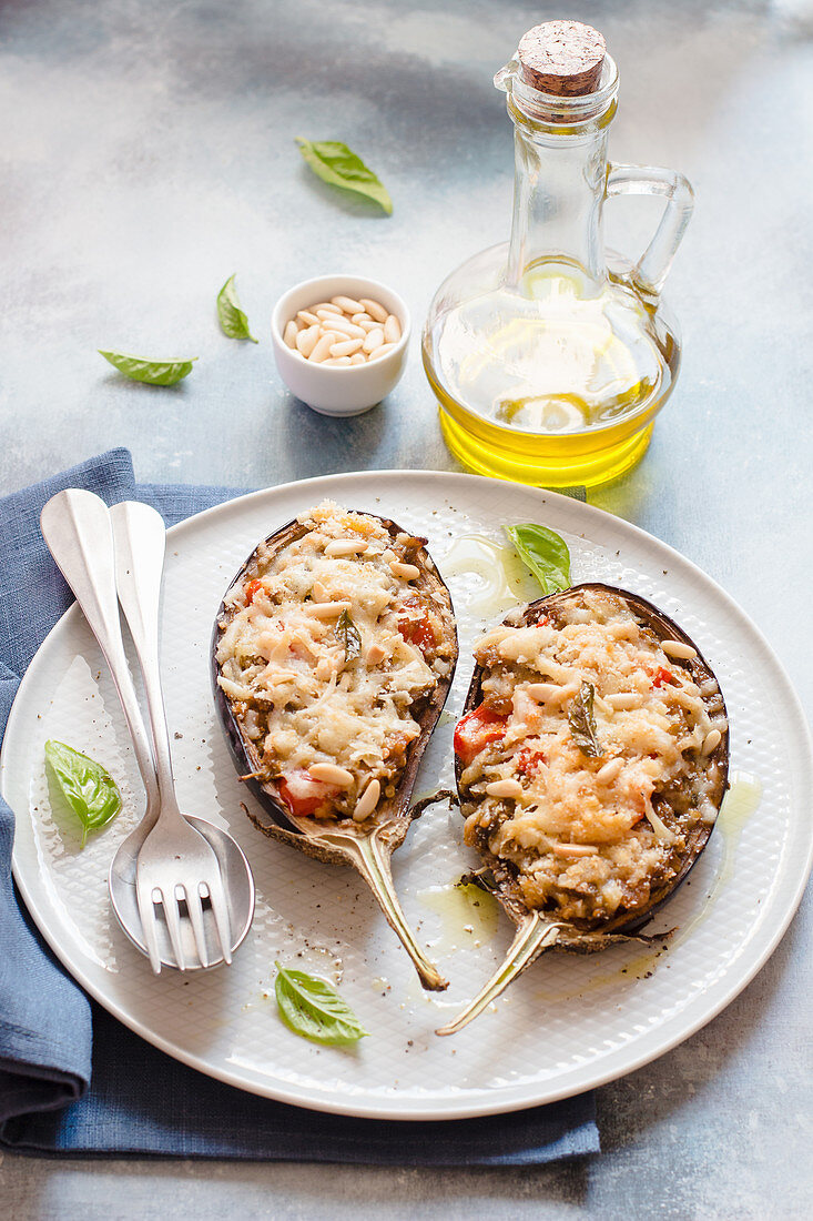 Stuffed eggplants with grated cheese
