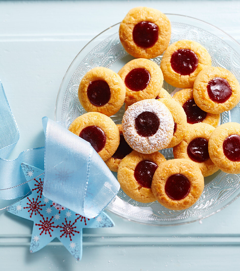 Classic jam drop biscuits, filled with red currant jam