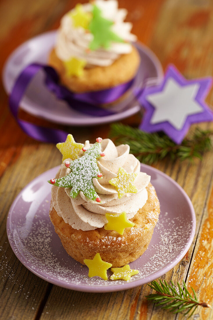 Weihnachts-Cupcakes mit Zimtsahne