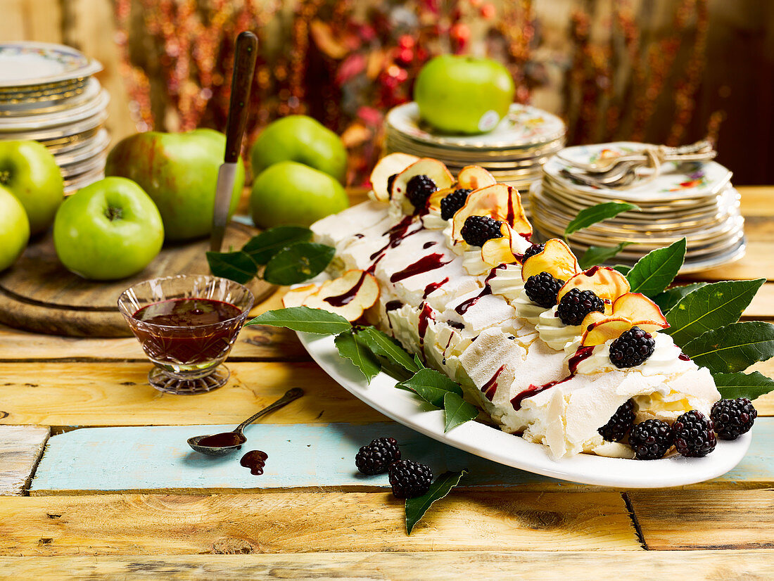 Meringue roulade with apples and blackberries
