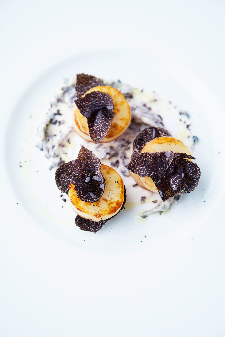 Potato cream and crispy fried potato with truffles