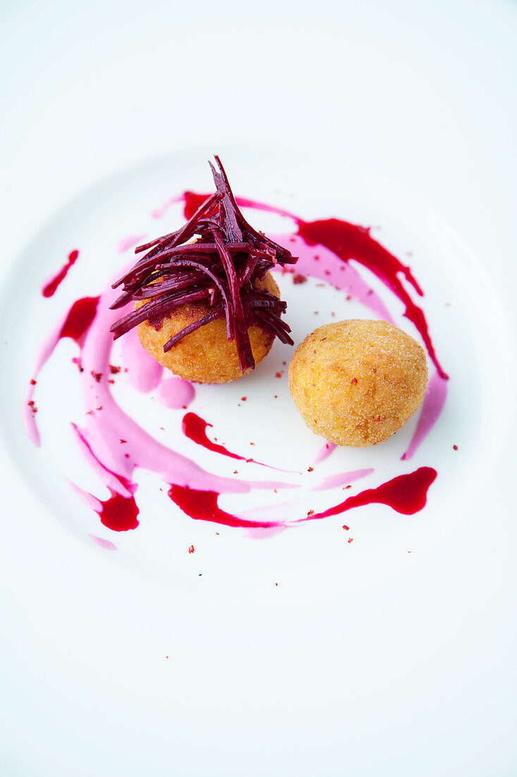 Baked rice balls with beetroot