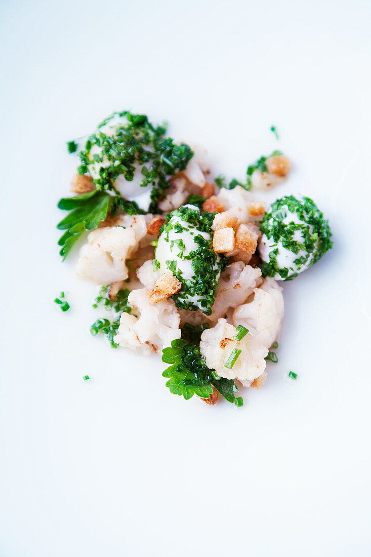 Cauliflower florets with poached quail's eggs