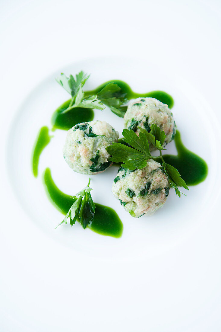 Bread dumplings with parsley