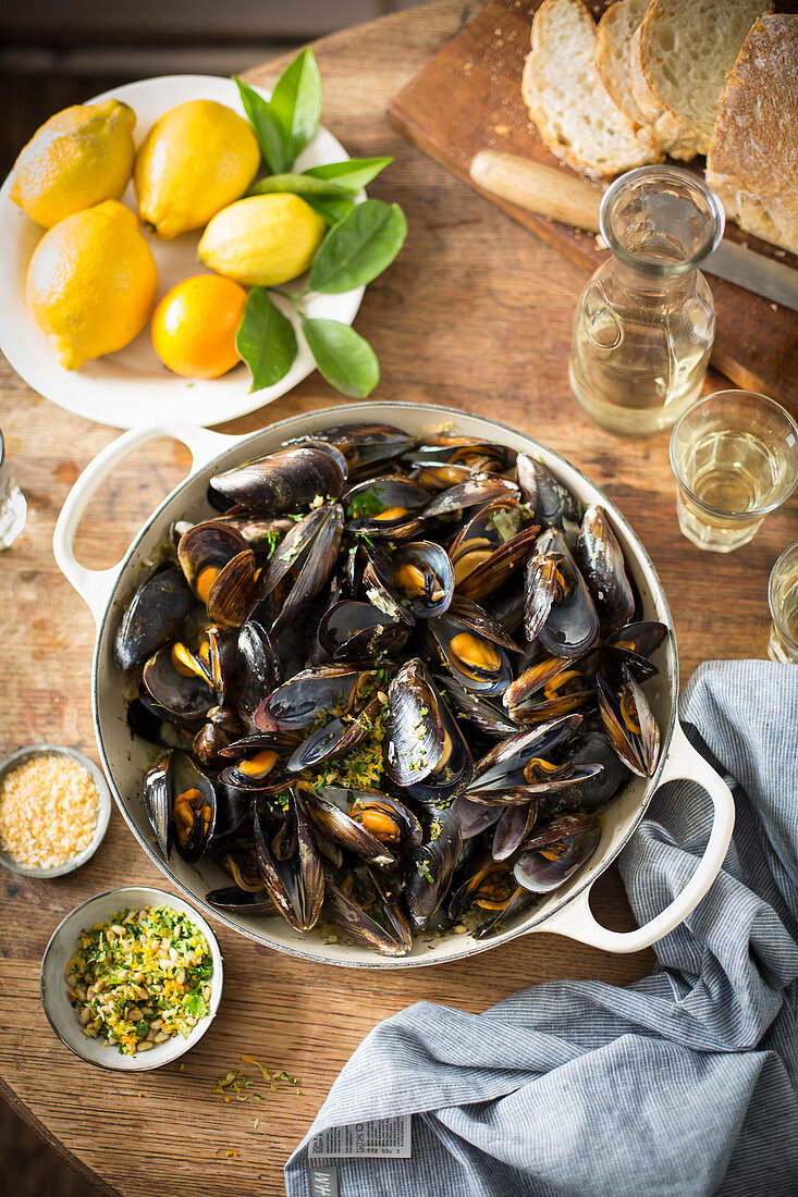 Mussels and citrus frutis