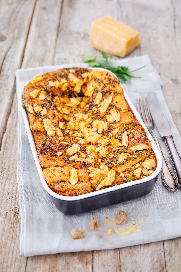 Suppa cuata (Brotauflauf mit Pecorino und Lammbrühe, Sardinien)