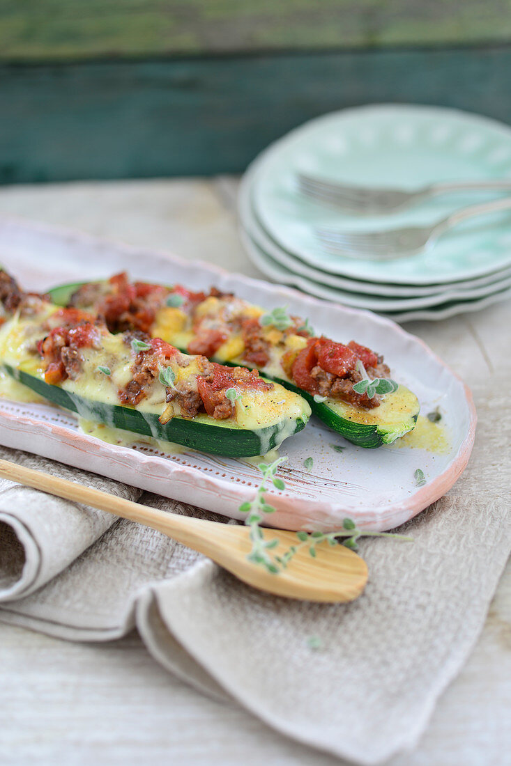 Zucchini mit Bolognesefüllung