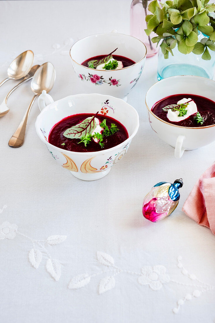 Red beets cream soup with cream cheese