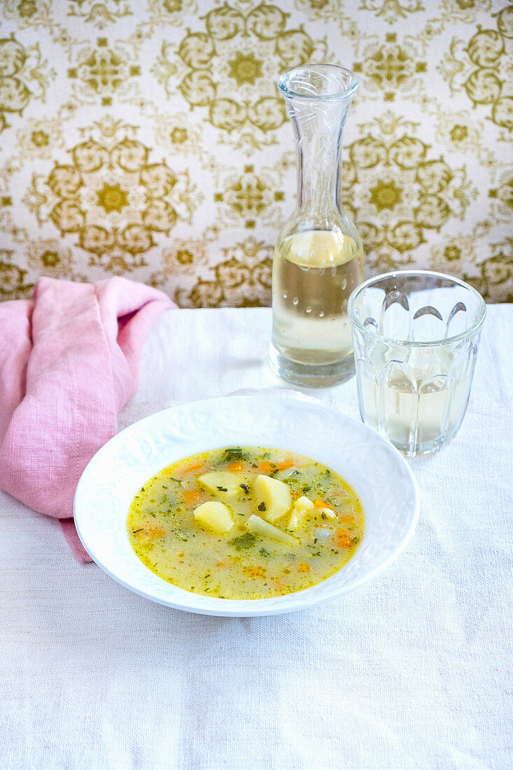 Einfache Gemüsesuppe mit Kartoffeln