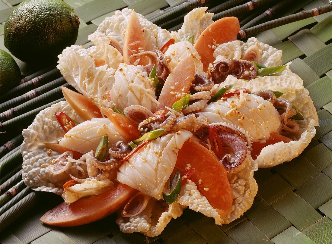 Asiatischer Meeresfrüchtesalat mit Papaya