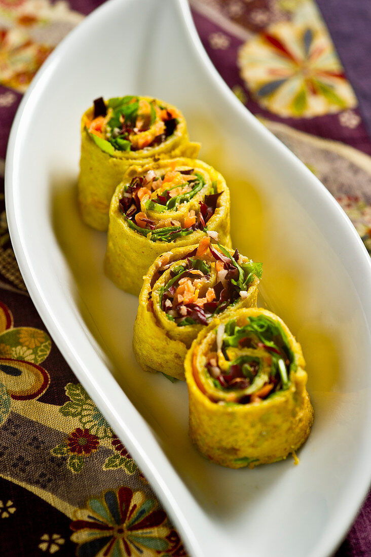 Vegan tahini rolls with vegetables