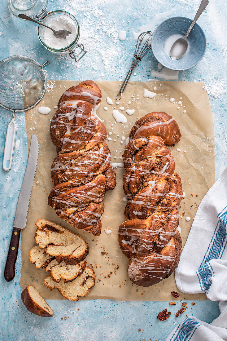 Pecan and cinnamon sweet bread