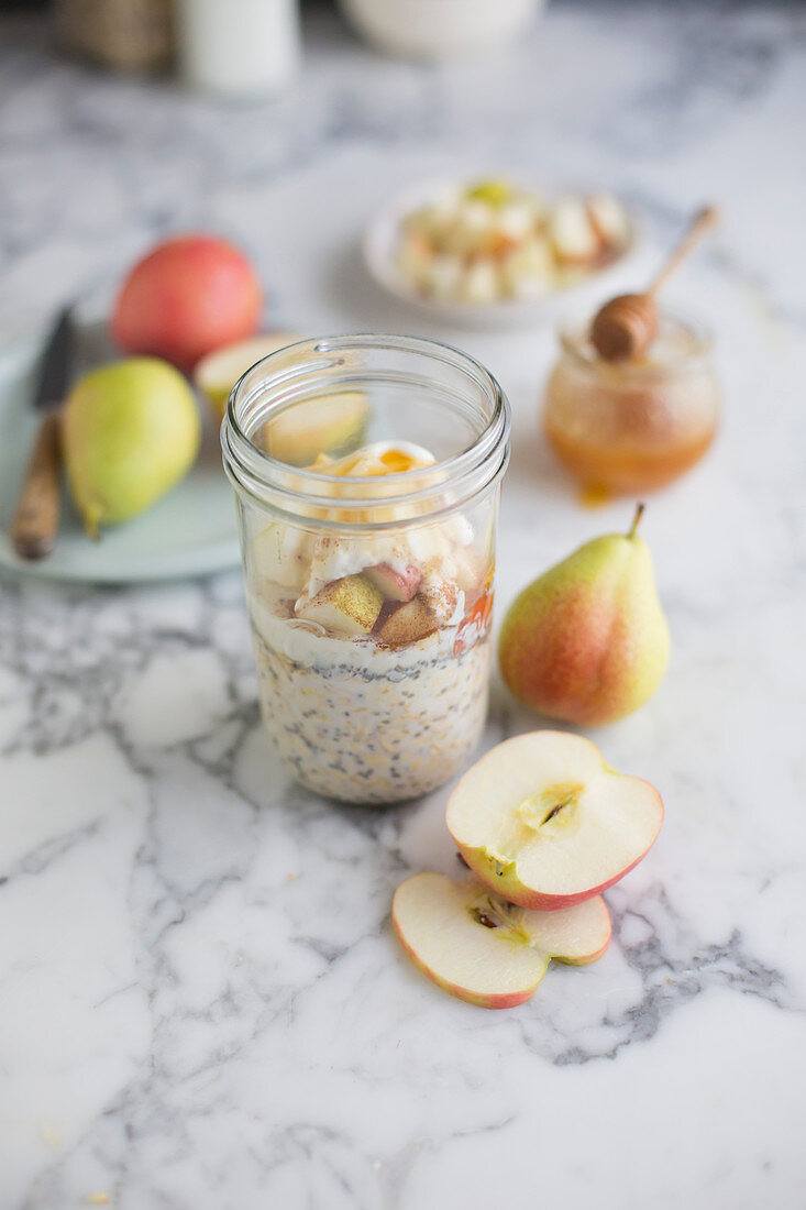 Over night oats with apple hiney