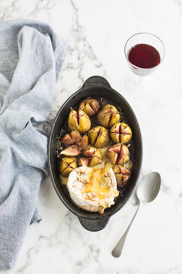 Baked camembert with roasted figs