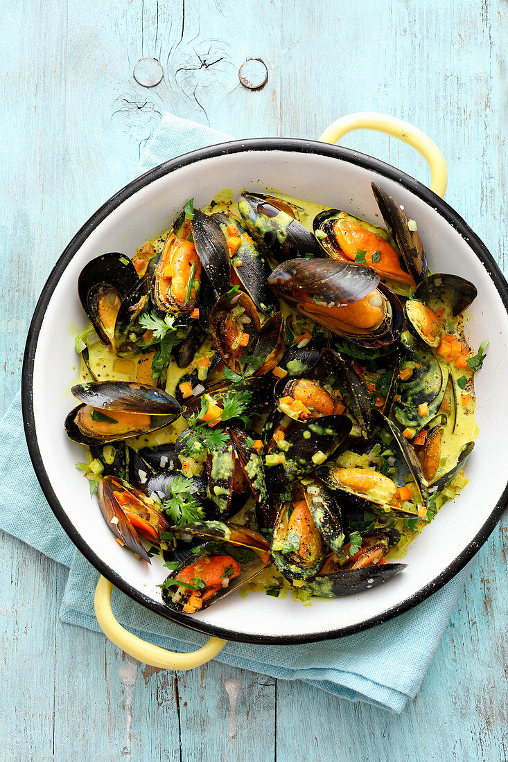 Mussels in coconut curry sauce