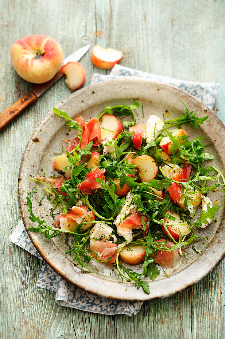 Gluten-free rocket and peach salad with parma ham