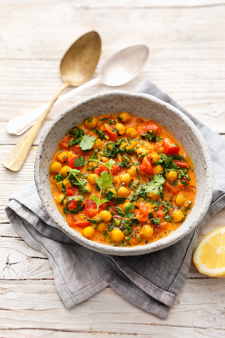 Veggie-Curry mit Kichererbsen und Spinat