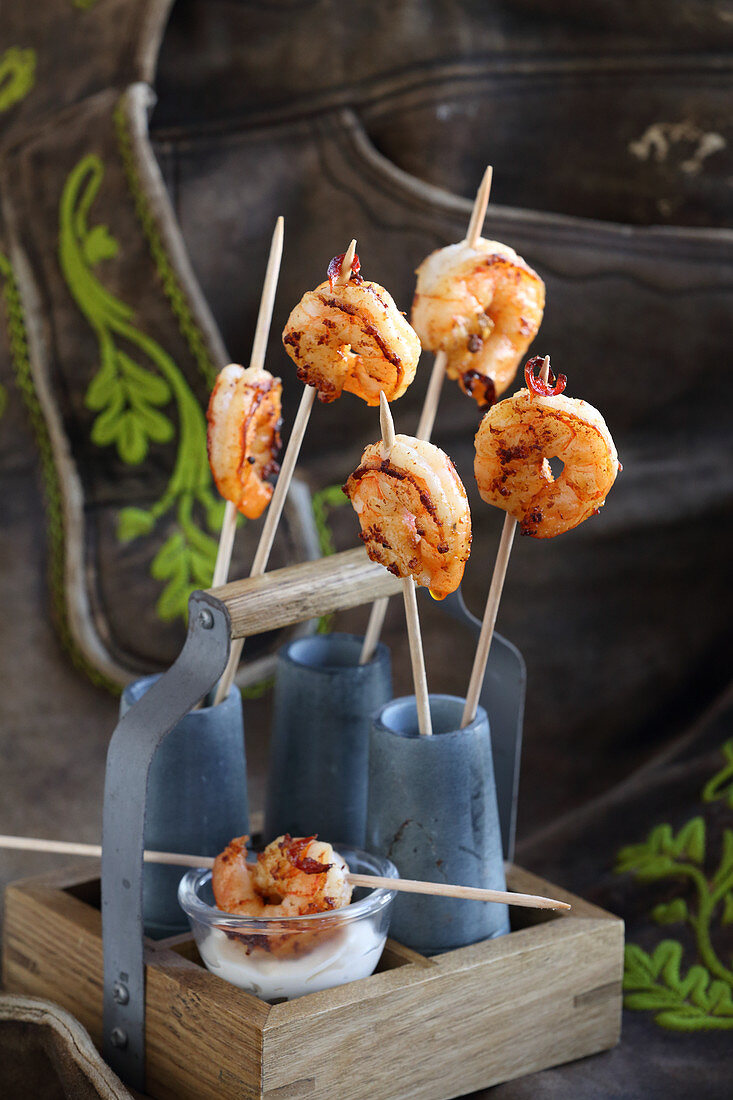 Bavaria meets Spain – prawns on sticks with aioli