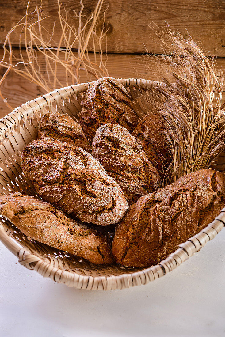 Root bread in a bread basket
