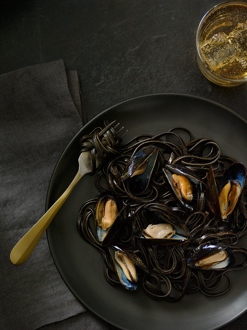 Black food: sepia pasta with mussels (seen from above)