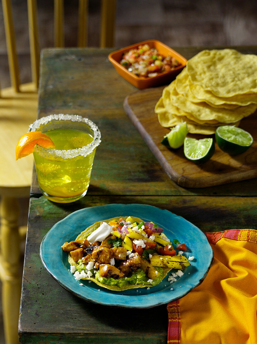 Tostadas served with a cocktail on a wooden table (Mexico)