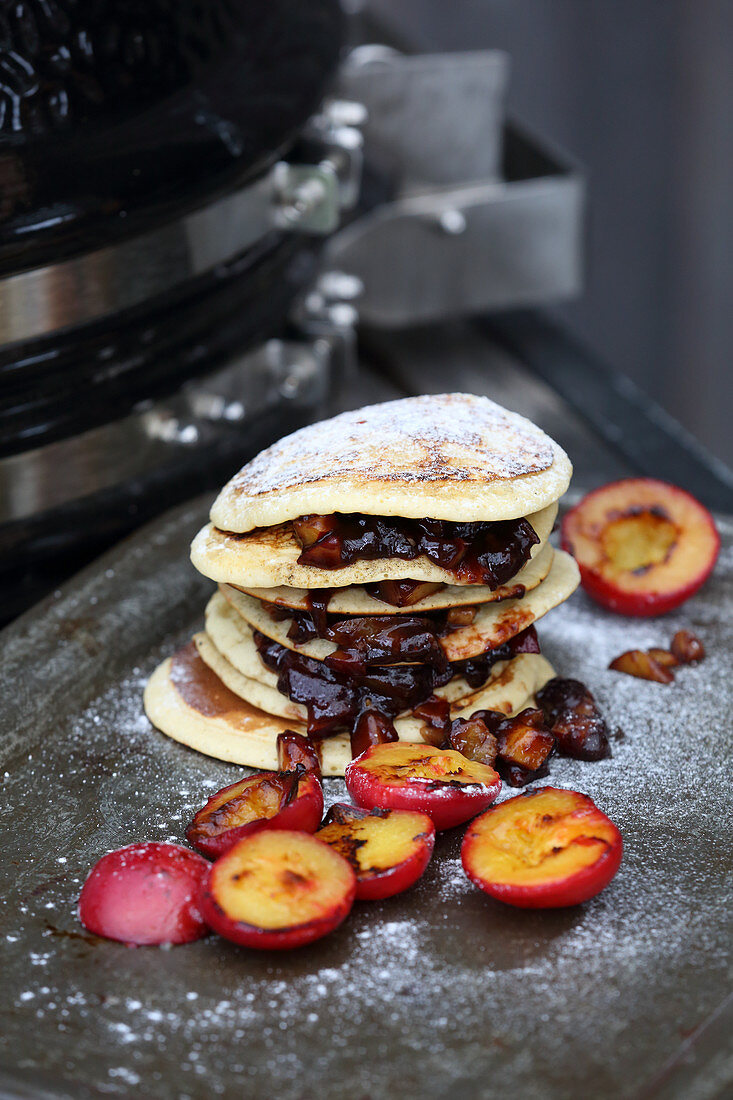 Grilled mini pancakes with prunes