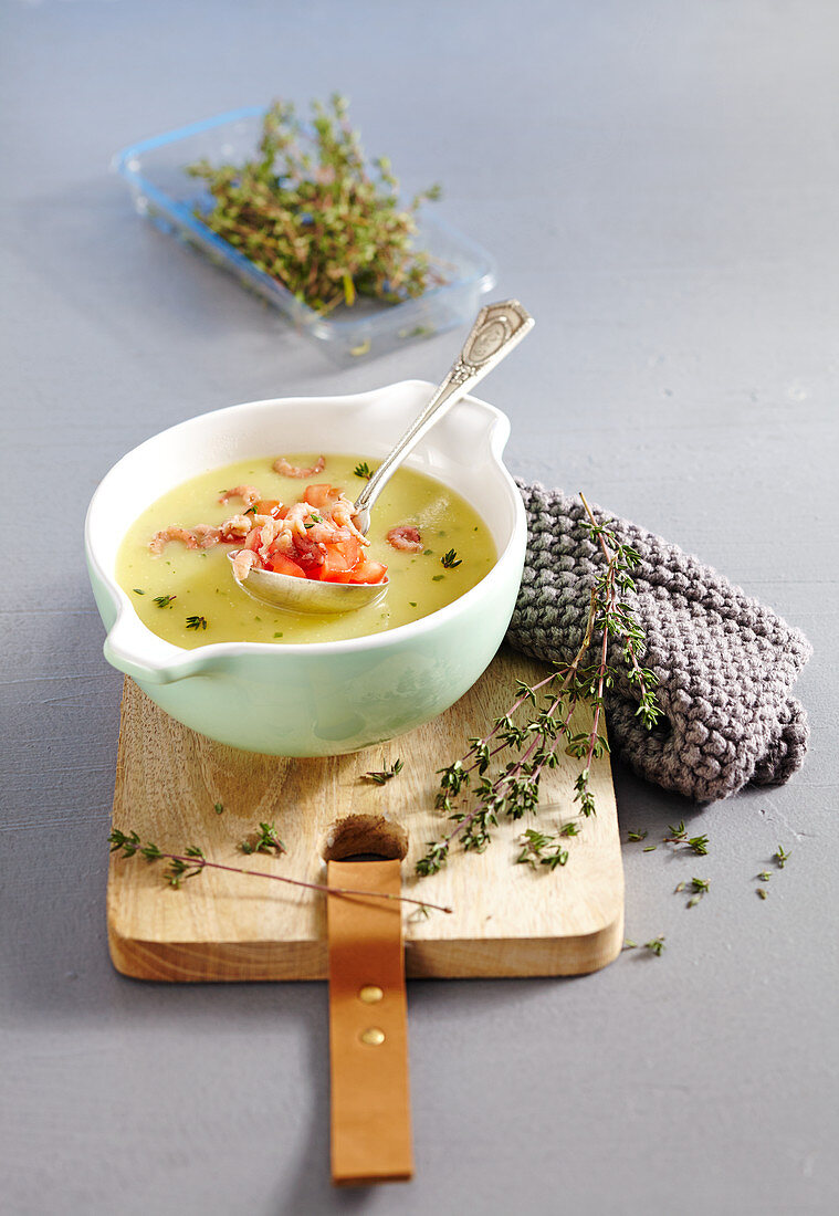 Kartoffelsuppe mit Nordseekrabben und Thymian