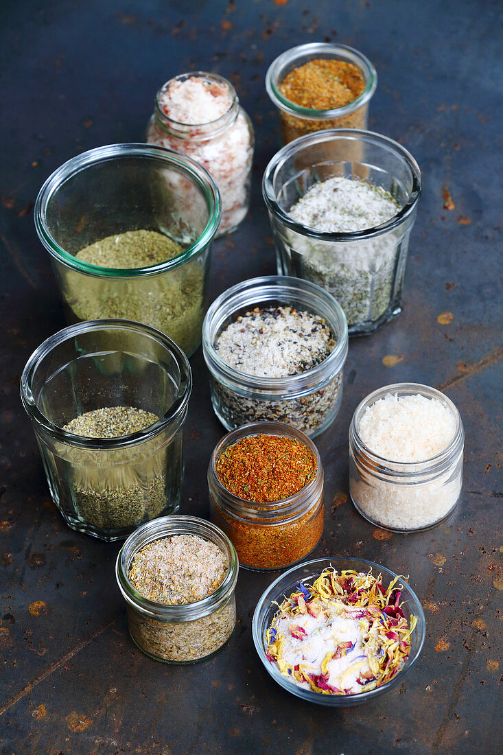 Spice mixtures for grilling