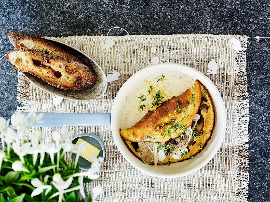 Souffle-Omelett mit Pilzen und Schnittlauch zu Ostern