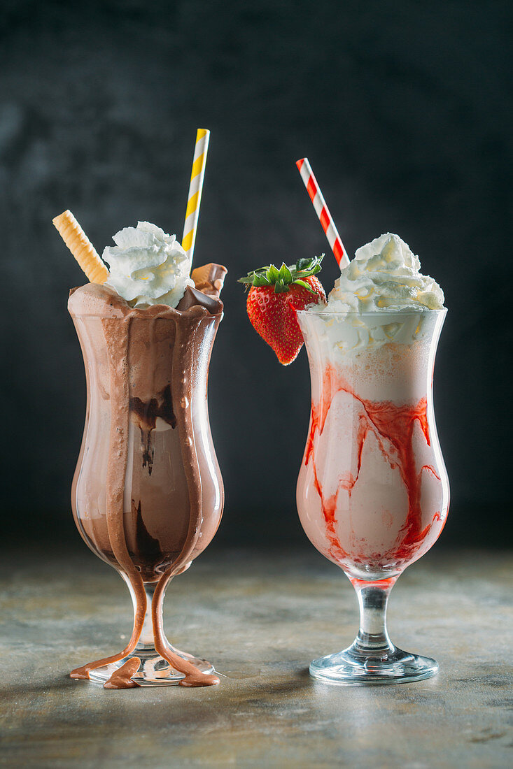 Strawbeeries and chocolate smoothies