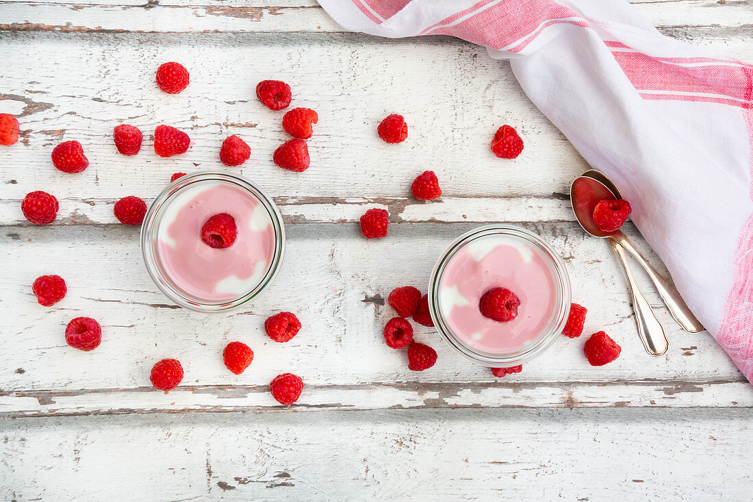 Mascarpone yoghurt with raspberries