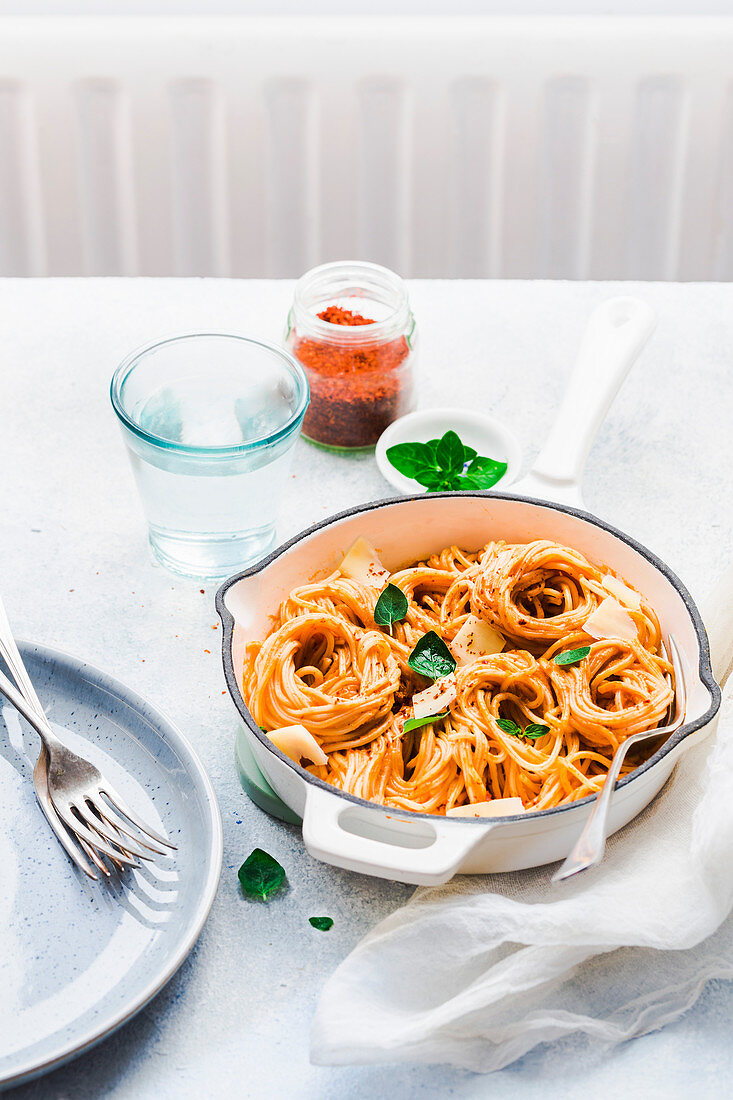 Spaghetti with creamy sundried tomatoes