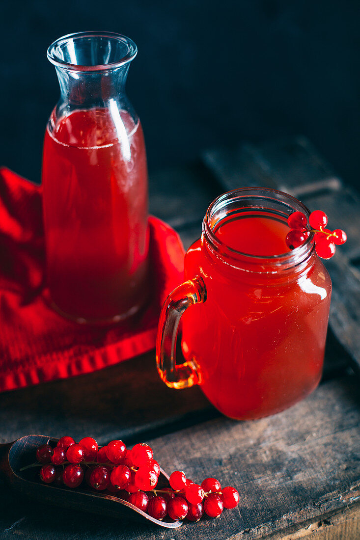 Red currant beverage