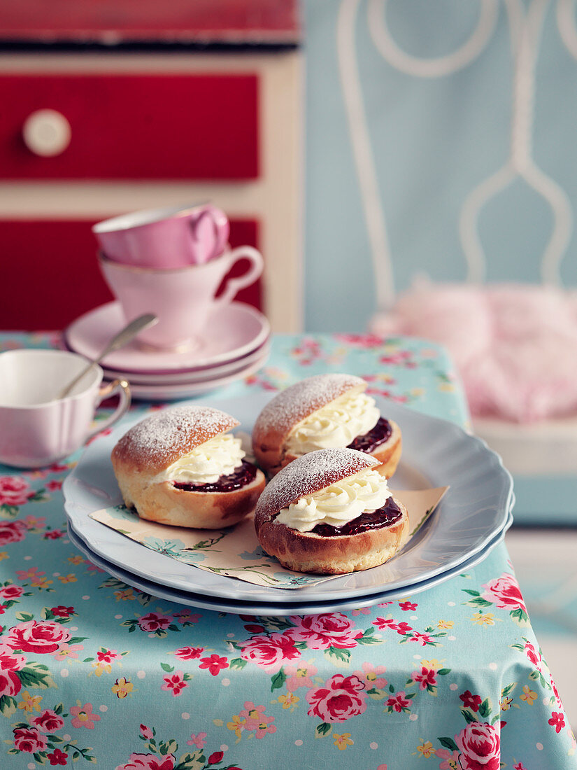 Tea Time Cream Buns