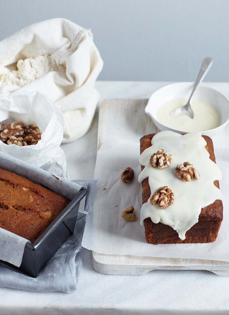 Gewürzkuchen mit Banane und Walnüssen