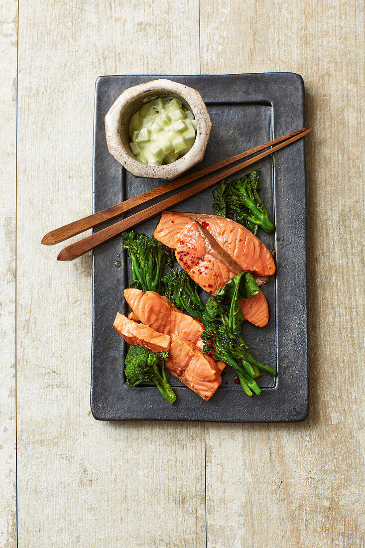Warm salmon sashimi with broccoli and a wasabi and cucumber salad