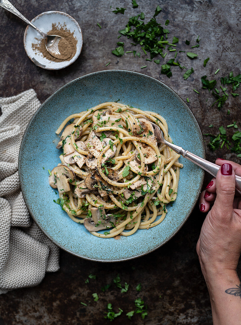 Vegetarian pasta with mushrooms and garlic