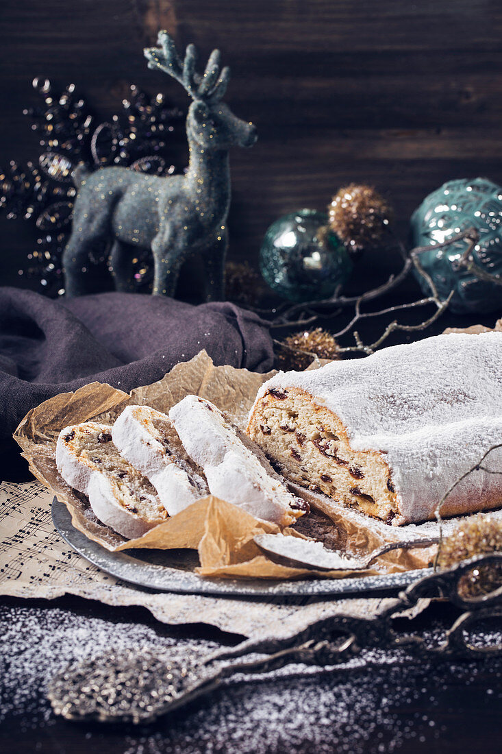 Stollen with raisins and icing sugar
