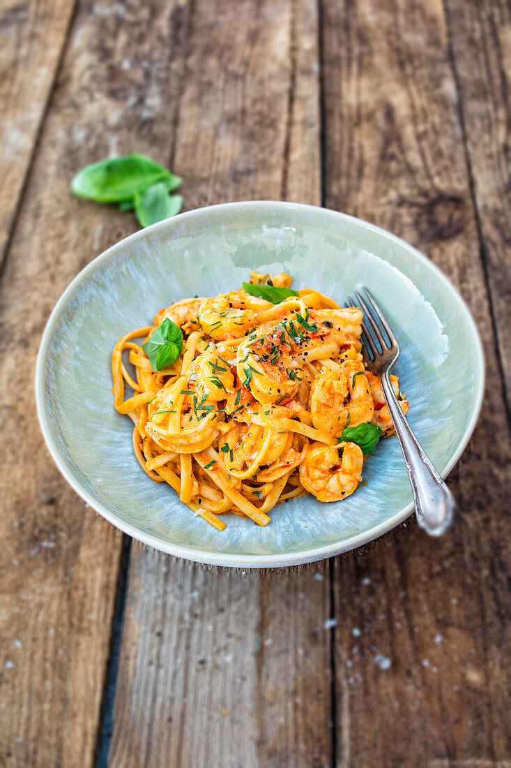 Linguini mit Garnelen und Basilikum