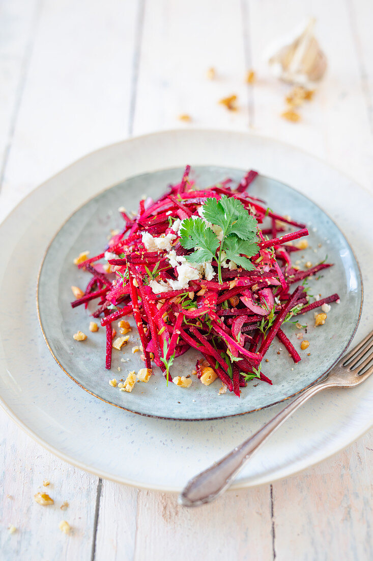 Rote-Bete-Salat mit Nüssen