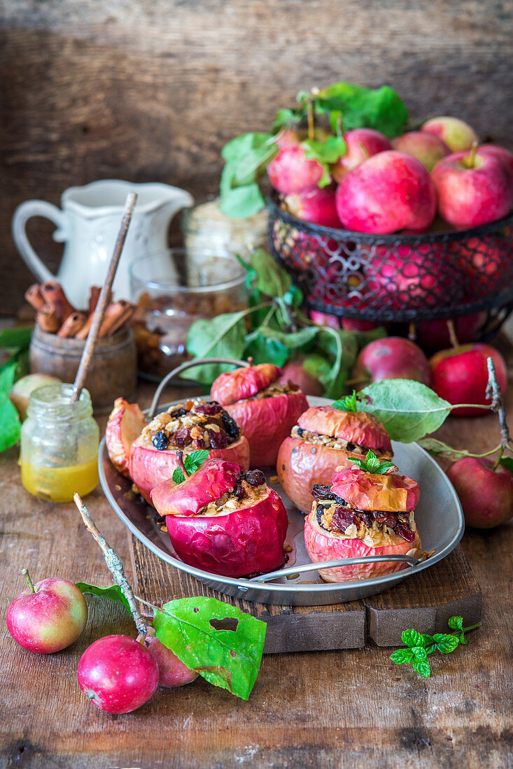 Baked apples stuffed with oats, raisins and honey