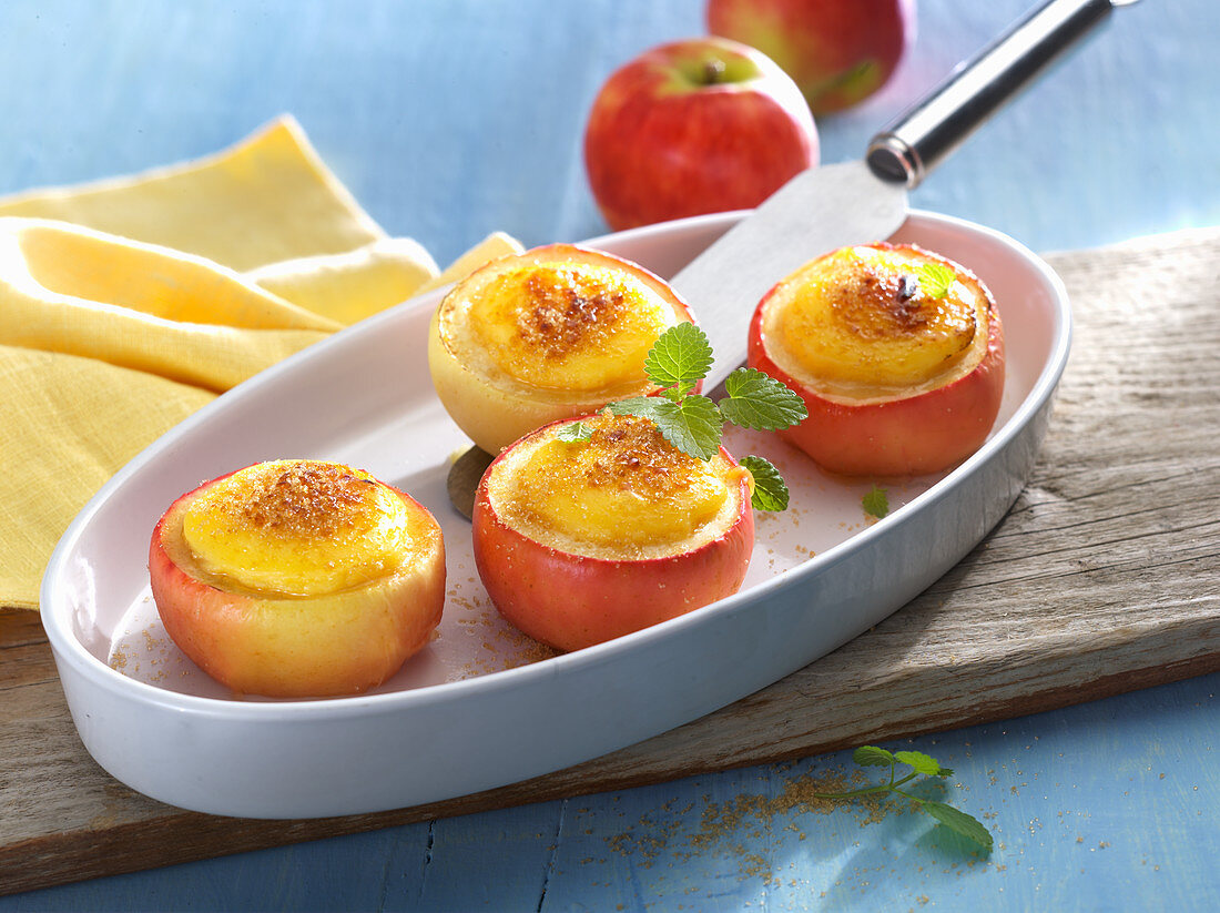 Baked apples filled with crème brûlée